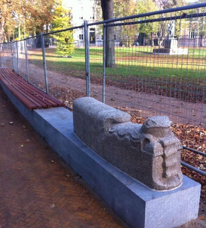 Beeld in de Casinotuin (foto: Corry Faas)